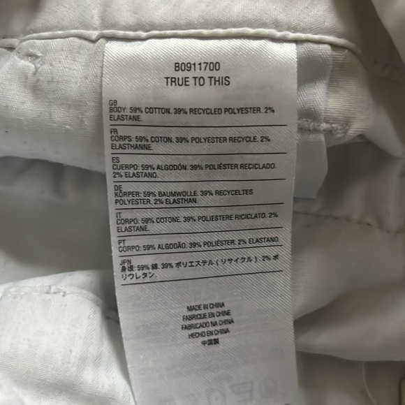 White volcom shorts - Picture 3 of 4